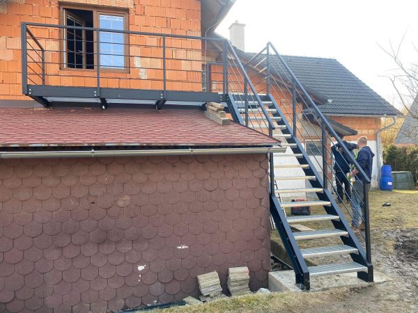 Venkovní schodiště k rodinnému domu